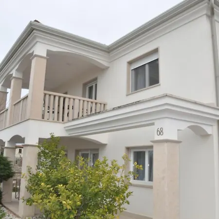 Basanija Fig Apartmán *